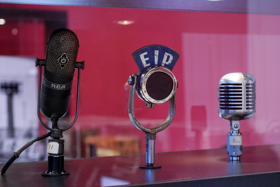 Τα ραδιόφωνα της ΕΡΤ πριν το λουκέτο, αλλά και την περίοδο του «μαύρου» της ΝΕΡΙΤ