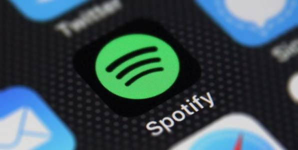 Οι νέες επιτυχίες βγαίνουν από το Spotify και όχι (πια) από το ραδιόφωνο