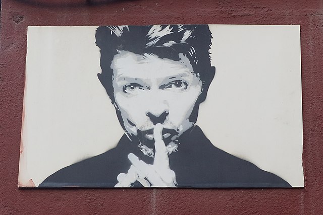 Xειρόγραφοι στίχοι του David Bowie πουλήθηκαν για 57.000 λίρες