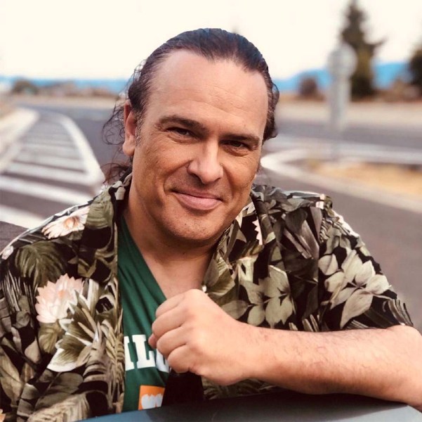 Ο Κώστας Λειβαδάς γιορτάζει τα 25 του χρόνια στο Δημοτικό Θέατρο Ζωγράφου