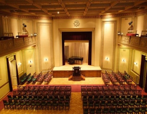 Ενα μπαρ «έφαγε» την Κρατική Ορχήστρα Αθηνών