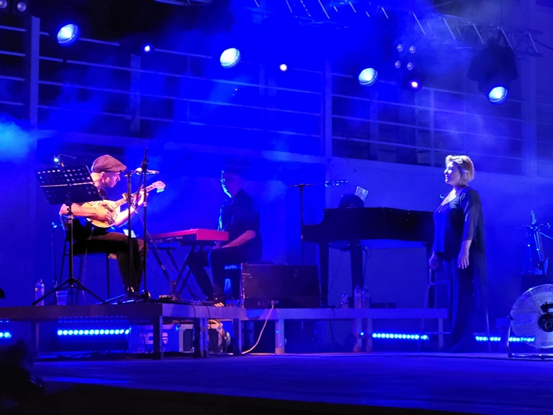 Πήγαμε - Είδαμε τη Γιώτα Νέγκα να τραγουδά Ευτυχία Παπαγιαννοπούλου