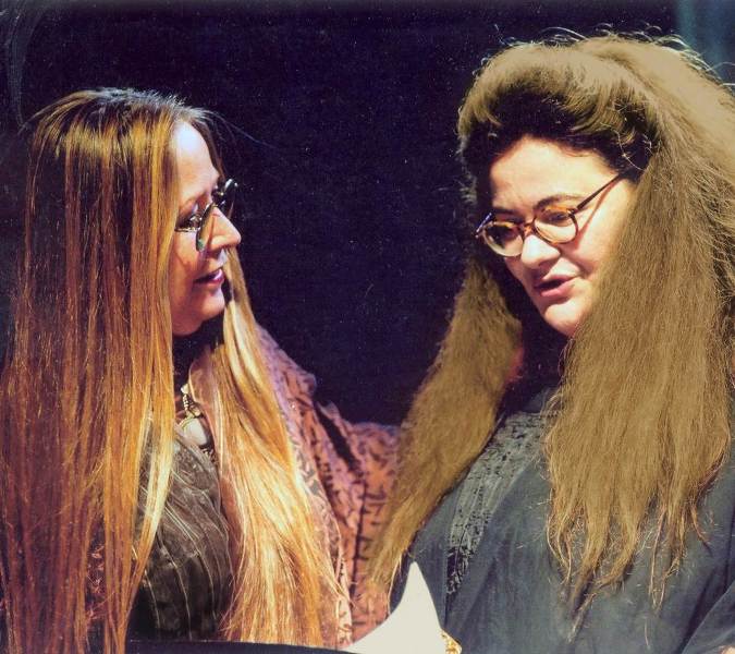 «Το Ξανθό Κορίτσι της Σαντορίνης», μας συστήνεται