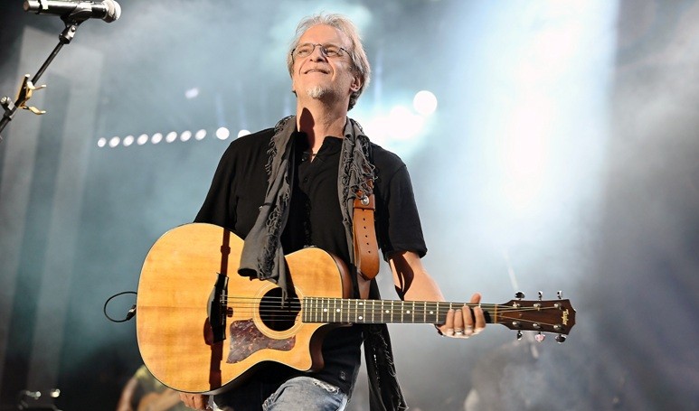 Ο Μίλτος Πασχαλίδης στο Κατράκειο Θέατρο