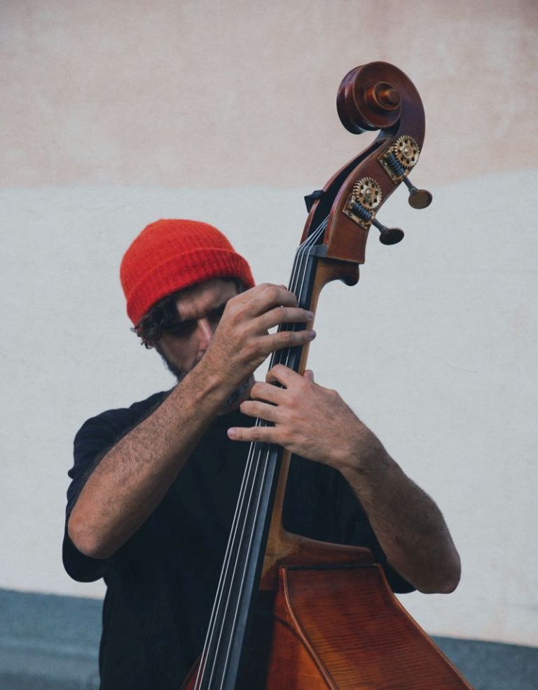 Ο Πέτρος Κλαμπάνης παρουσιάζει το νέο του δίσκο
