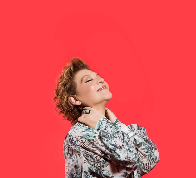 Η Γιώτα Νέγκα τραγουδά Ευτυχία Παπαγιαννοπούλου