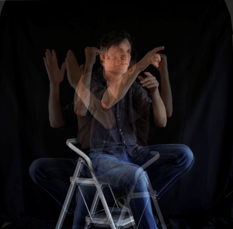 Ο Φώτης Σιώτας unplugged στο θέατρο Θησείον