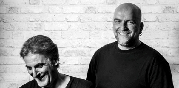 Οι Πυξ Λαξ σε μια live streaming συναυλία