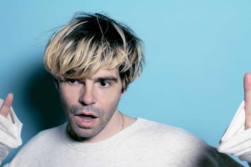 Ο Tim Burgess διηγείται τις ιστορίες του