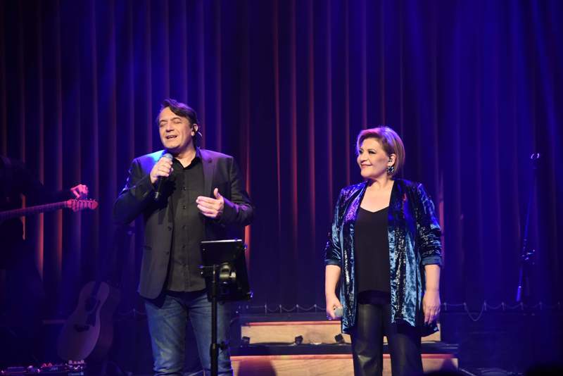 Παράταση εμφανίσεων για τον Γιάννη Κότσιρα και τη Γιώτα Νέγκα