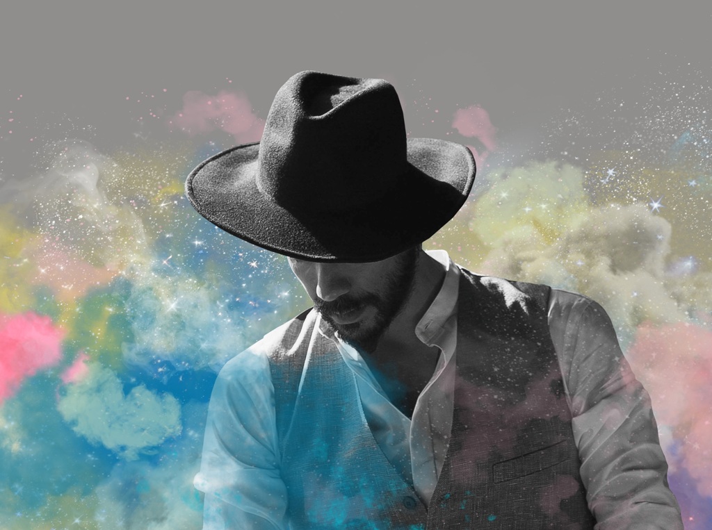 Ο Πάνος Μουζουράκης στον Κήπο του Μεγάρου 