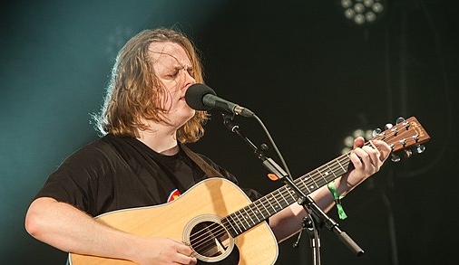 Ο Lewis Capaldi ακυρώνει όλες τις συναυλίες του