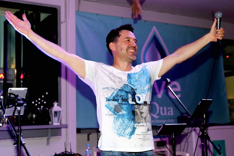 Χριστουγεννιάτικο πάρτι από τον Επικοινωνία 94 με τον Θάνο Καλλίρη