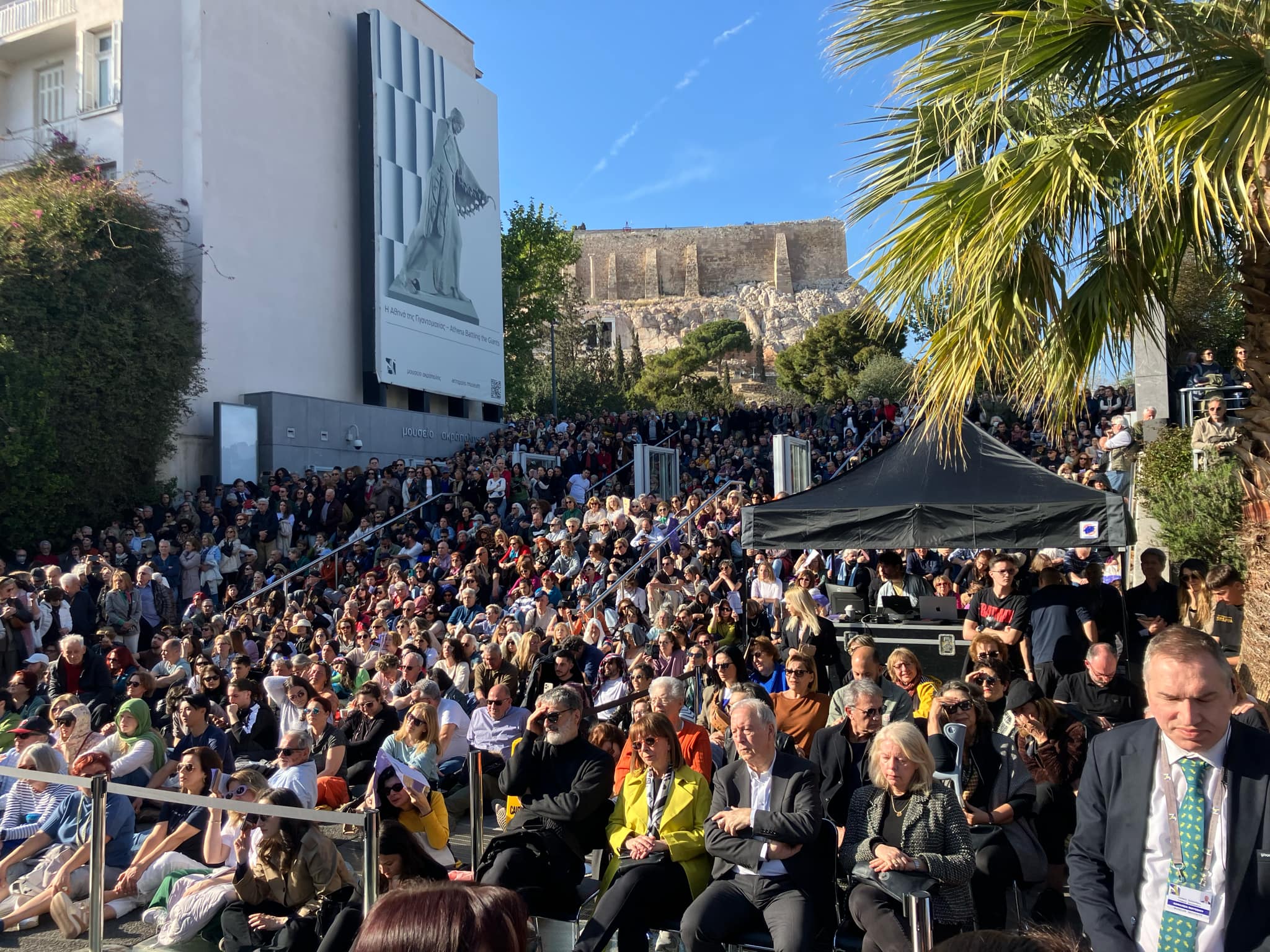 Με Βασίλη Τσιτσάνη και ύμνους της Μεγάλης Εβδομάδας