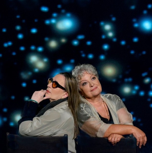 Η Τάνια Τσανακλίδου και η Λίνα Νικολακοπούλου στο θέατρο Βράχων