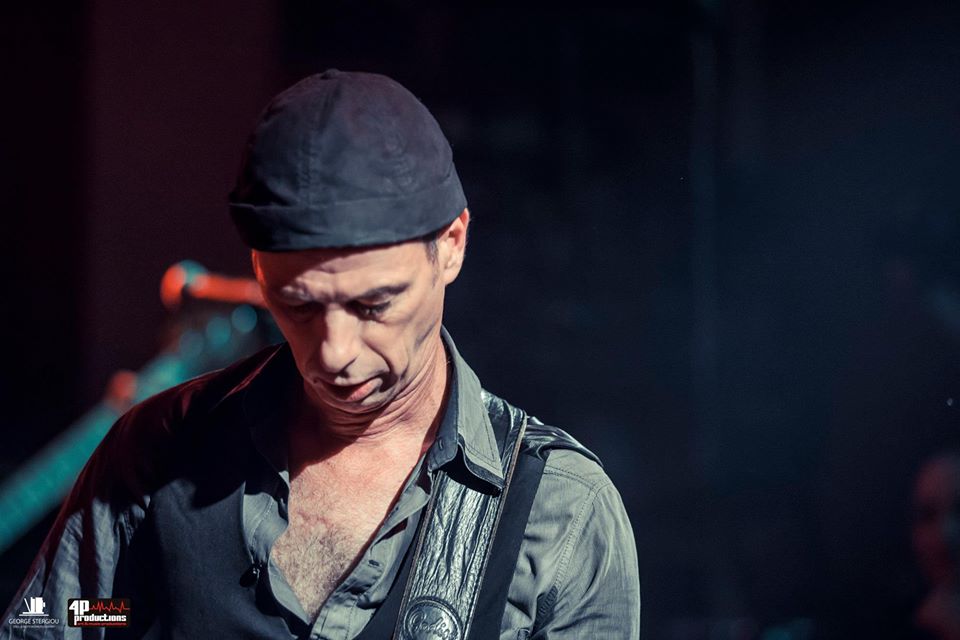 Ο Simos Kokavesis φέρνει απίστευτο κόσμο στο Κύτταρο