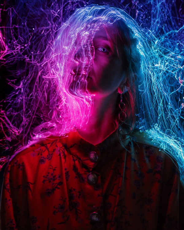 17 Ταπεινά Ρέκβιεμ για το Μέλλον: Η Μαρία Παπαγεωργίου τραγουδά Θάνο Μικρούτσικο