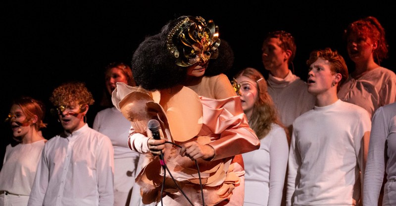 Björk και Muse συνεχίζουν τις streaming συναυλίες 