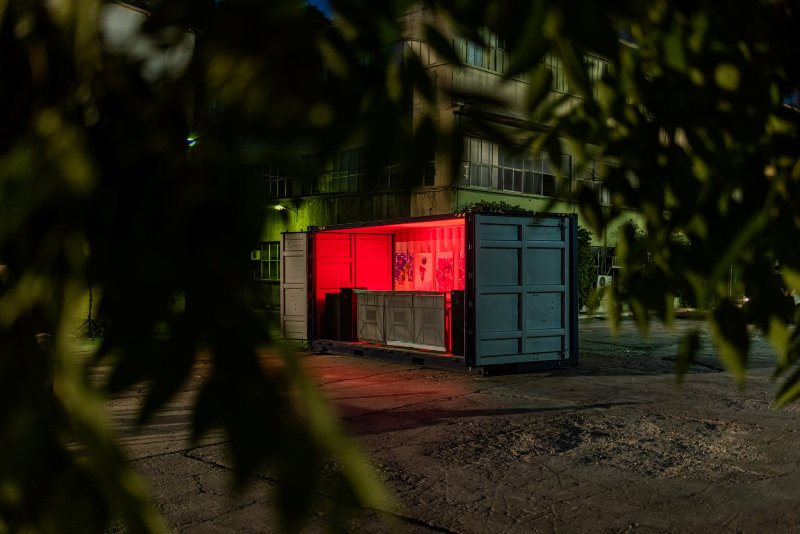 To six d.o.g.s σταθμεύει στην Πλατεία της Πειραιώς 260