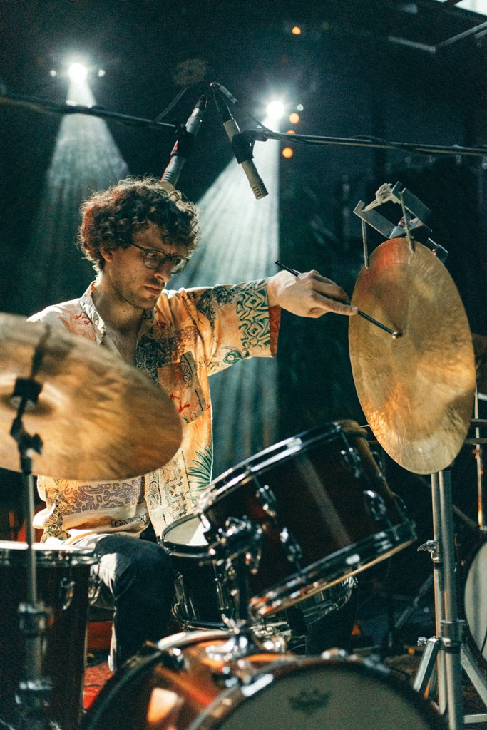 Τρεις δεξιοτέχνες μουσικοί στη σκηνή του Half Note