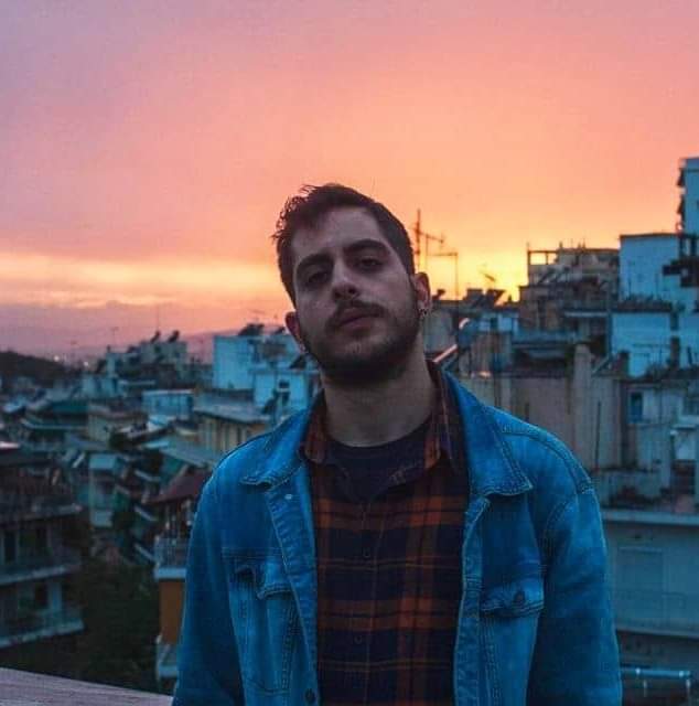 O Λεωνίδας Αλεβιζόπουλος στο Caja de musica