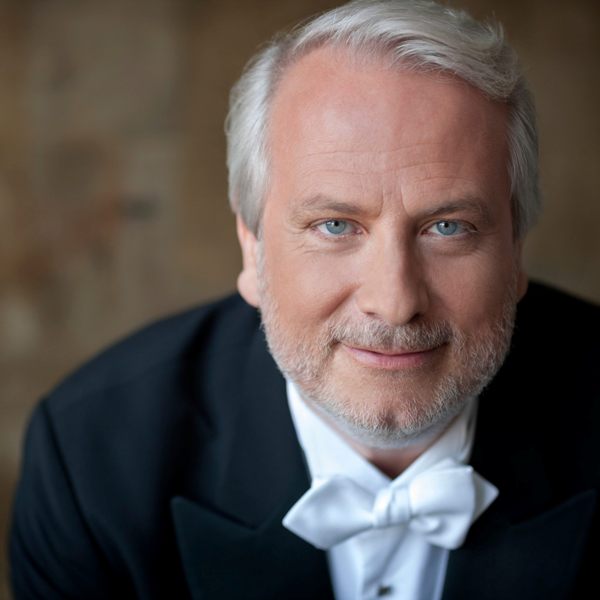 Ο Φιλίπ Ωγκέν διευθύνει την Κρατική Ορχήστρα Αθηνών