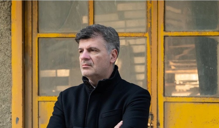 Ο χειμώνας θα βρει τον Φοίβο Δεληβοριά εκτός Αθηνών 