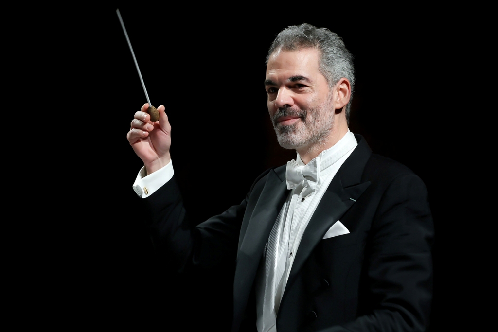 Ο Βασίλης Χριστόπουλος με τη Φιλαρμονική Ορχήστρα του Γκρατς στο Ηρώδειο