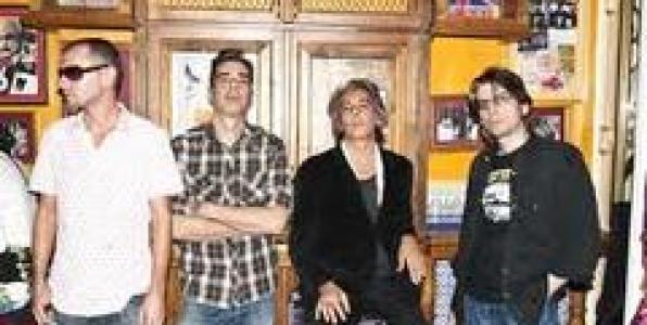 ΟΙ LAST DRIVE ΣΤΟ ΚΑΝΑΛΙ ΕΝΑ ΤΟΥ ΠΕΙΡΑΙΑ