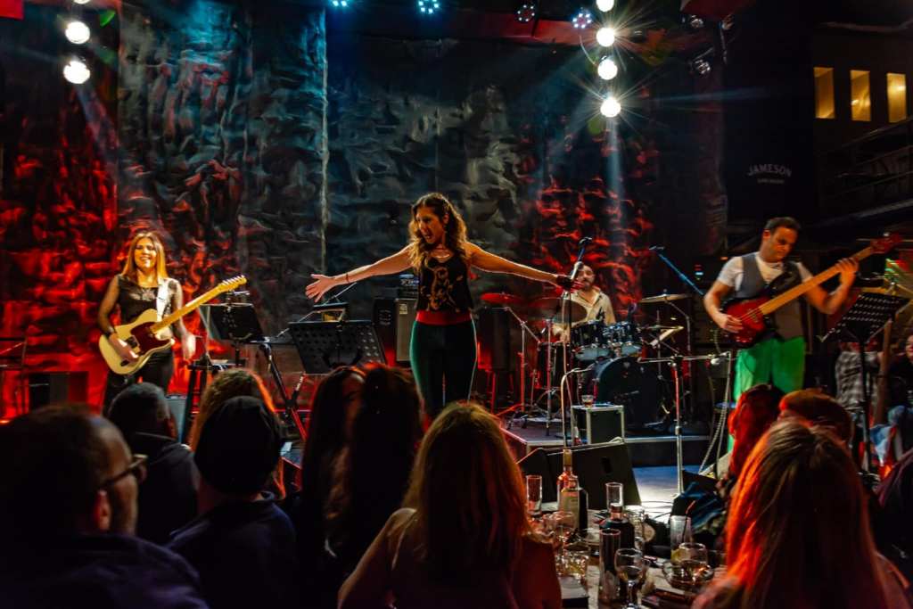 Η Φρόσω Στυλιανού στο Σταυρό του Νότου Club