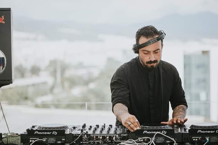 Ο Teo Mavropoulos στα decks του Faust