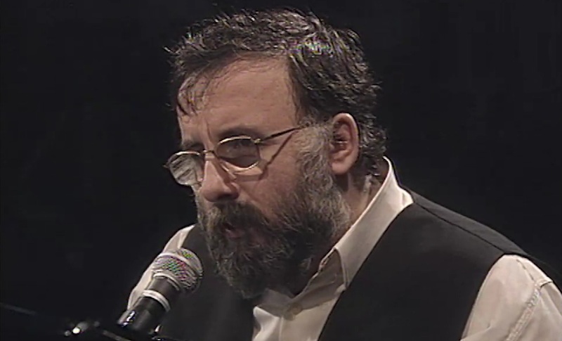 Ο Θάνος Μικρούτσικος μιλά για όλα στο «Η ζωή είναι αλλού», στο Αρχείο της ΕΡΤ