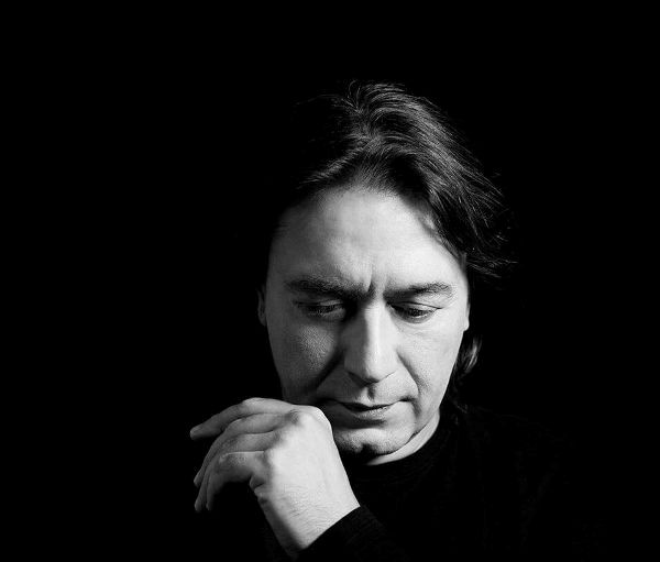 Ο Γιάννης Κότσιρας ακυρώνει την Ευρωπαϊκή του περιοδεία