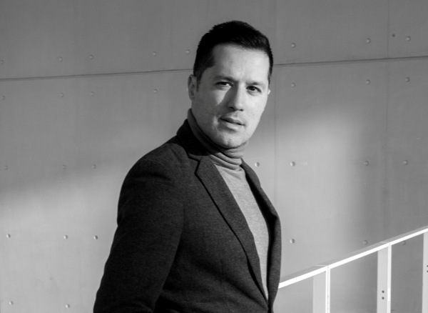 Ο Αδάμ Τσαρούχης στη Σφίγγα