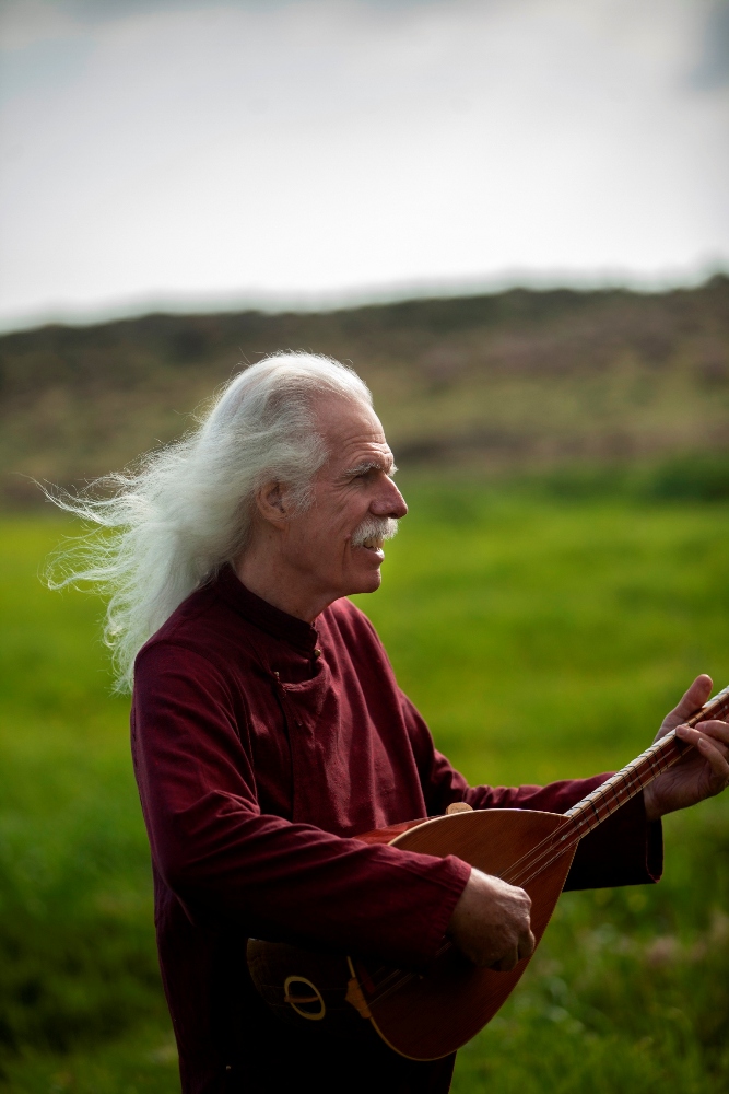 Ο Ross Daly στο Θέατρο Ροές