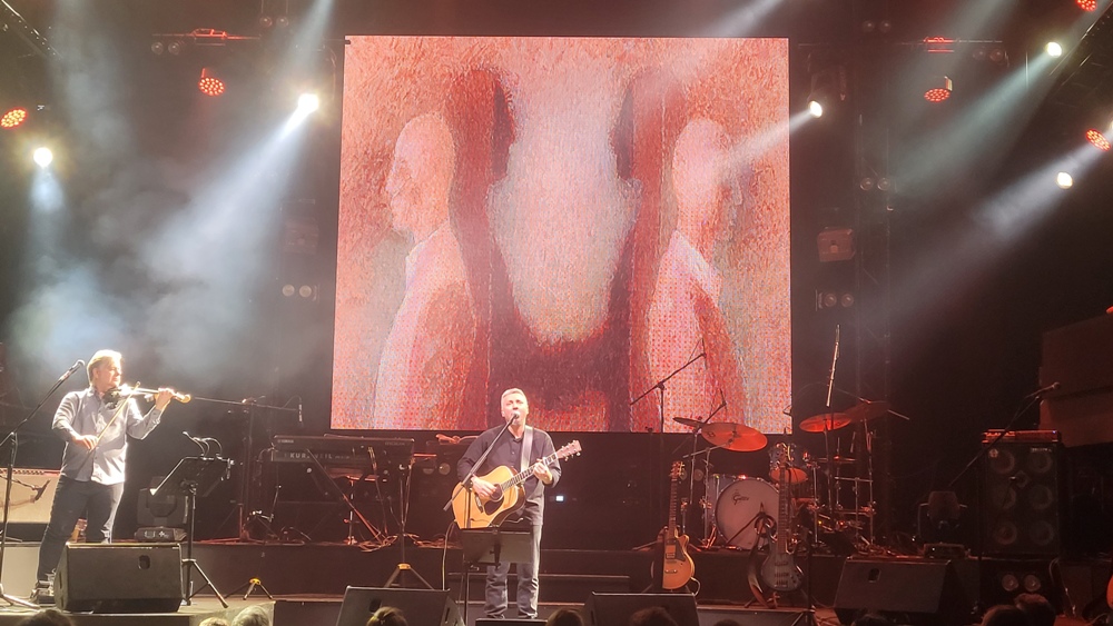 Πήγαμε, είδαμε τον Αλκίνοο Ιωαννίδη στο VOX