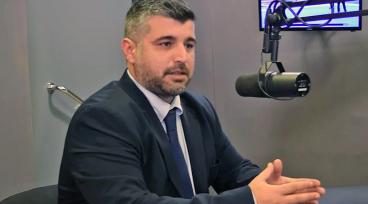 Νέες δεσμεύσεις για καταβολή μισθών σε Αυγή και 105.5 Στο Κόκκινο από τον Γιάννη Μπουλέκο