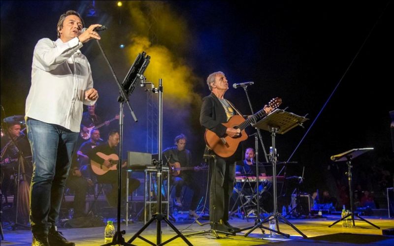 Γιώργος Νταλάρας και Γιάννης Κότσιρας στο θέατρο Βράχων