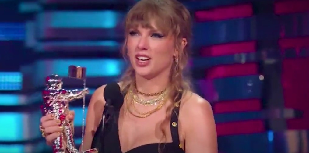Σάρωσε τα βραβεία του MTV η Taylor Swift