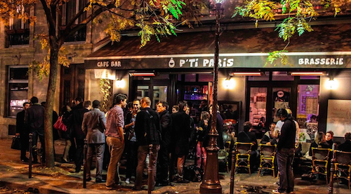 Κλείνουν τα μπαρ στο Παρίσι