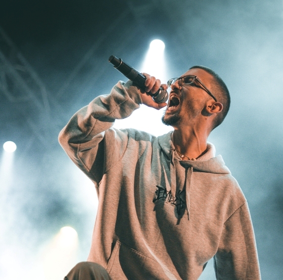 Ο Bloody Hawk στο γήπεδο της Νέας Σμύρνης