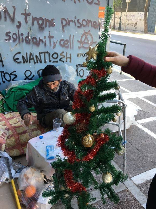 Πέθανε στον δρόμο, βρώμικος, αβοήθητος, χωρίς ιατρο-φαρμακευτική περίθαλψη, και πεινασμένος