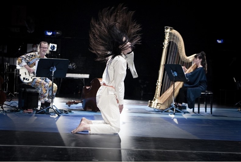 Ο ανεξάρτητος θίασος παραστατικών τεχνών Novoflot για πρώτη φορά στην Ελλάδα 