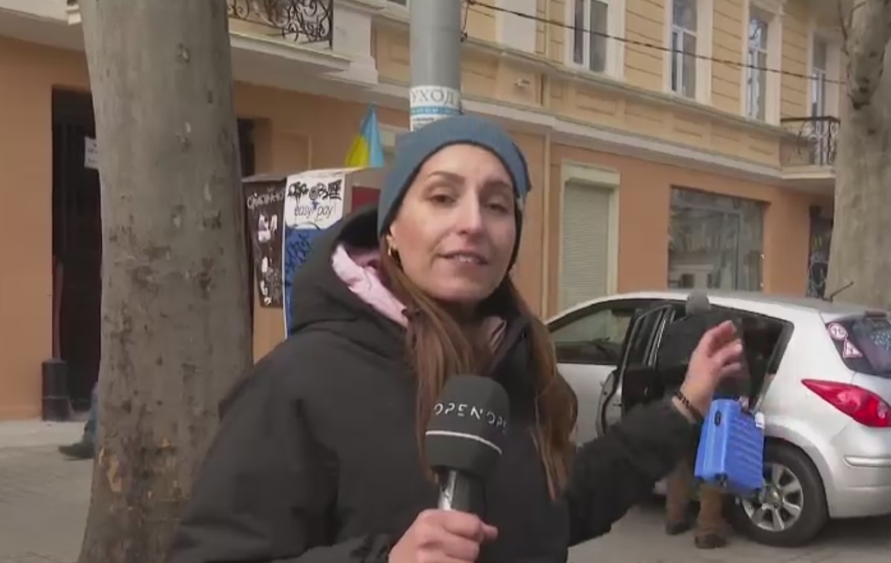 Οι ηρωικοί ρεπόρτερ των καναλιών που βρίσκονται στην Ουκρανία