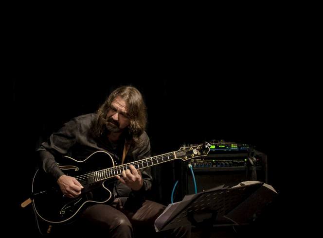 Δύο βιρτουόζοι μουσικοί στο Jazzet Café