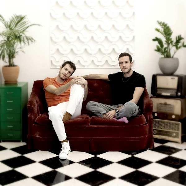 Τα «Ρεμπώτικα» των αδερφών Καλογεράκη στο SIX D.O.G.S.