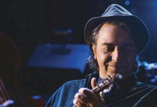 Ο Γιάννης Κότσιρας σε live streaming από τον Σταυρό του Νότου