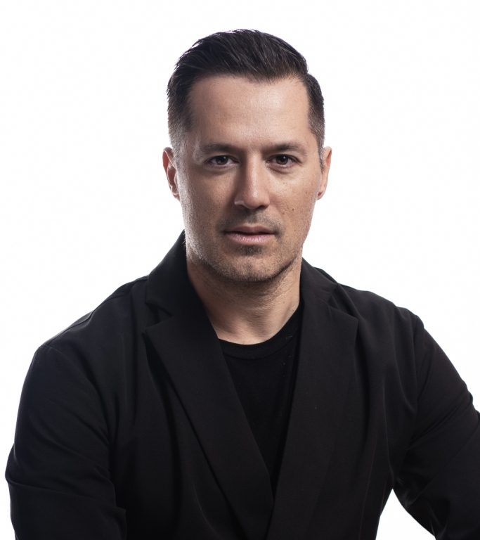 Ο Αδάμ Τσαρούχης στο Half Note