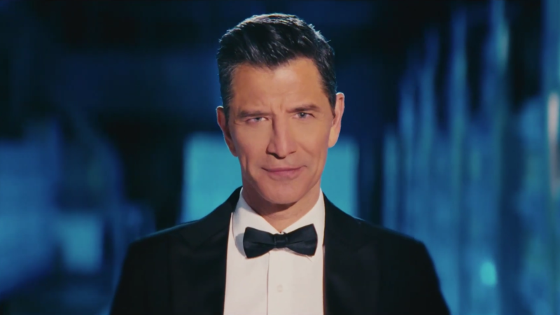 Το «Your Face Sounds Familiar» επιστρέφει με παρουσιαστή τον Σάκη Ρουβά