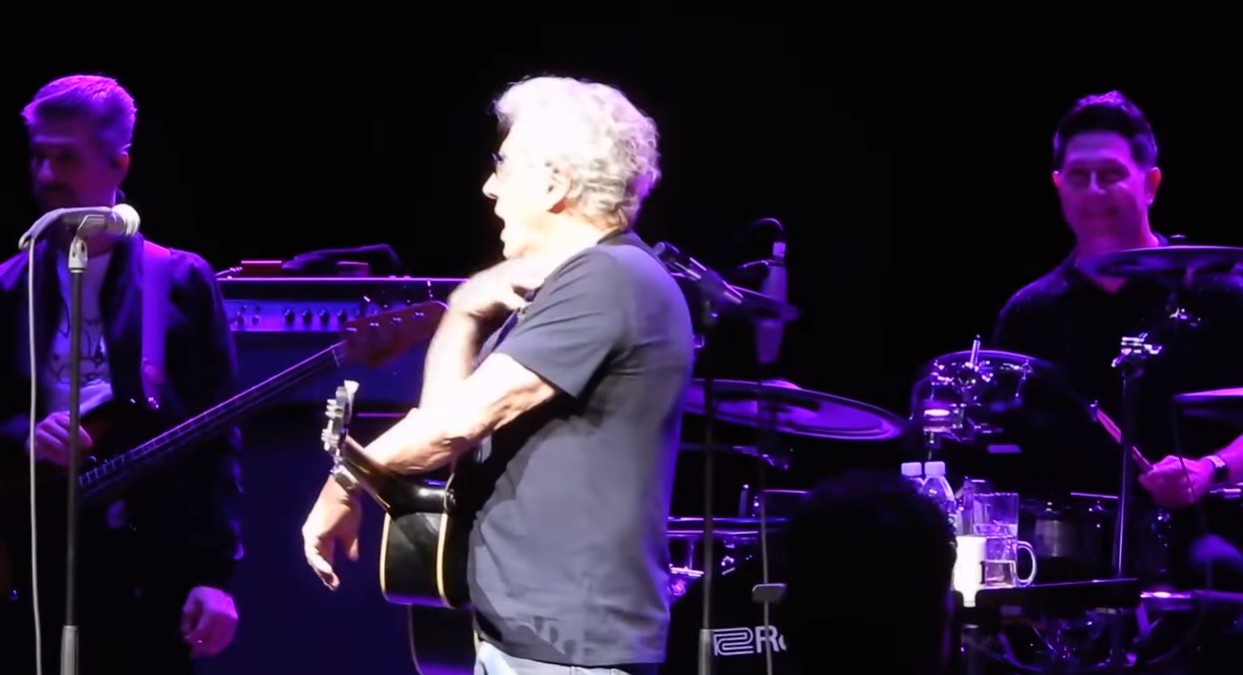 Ο Roger Daltrey των Who εγκατέλειψε τη σκηνή λόγω προβλημάτων στη φωνή 